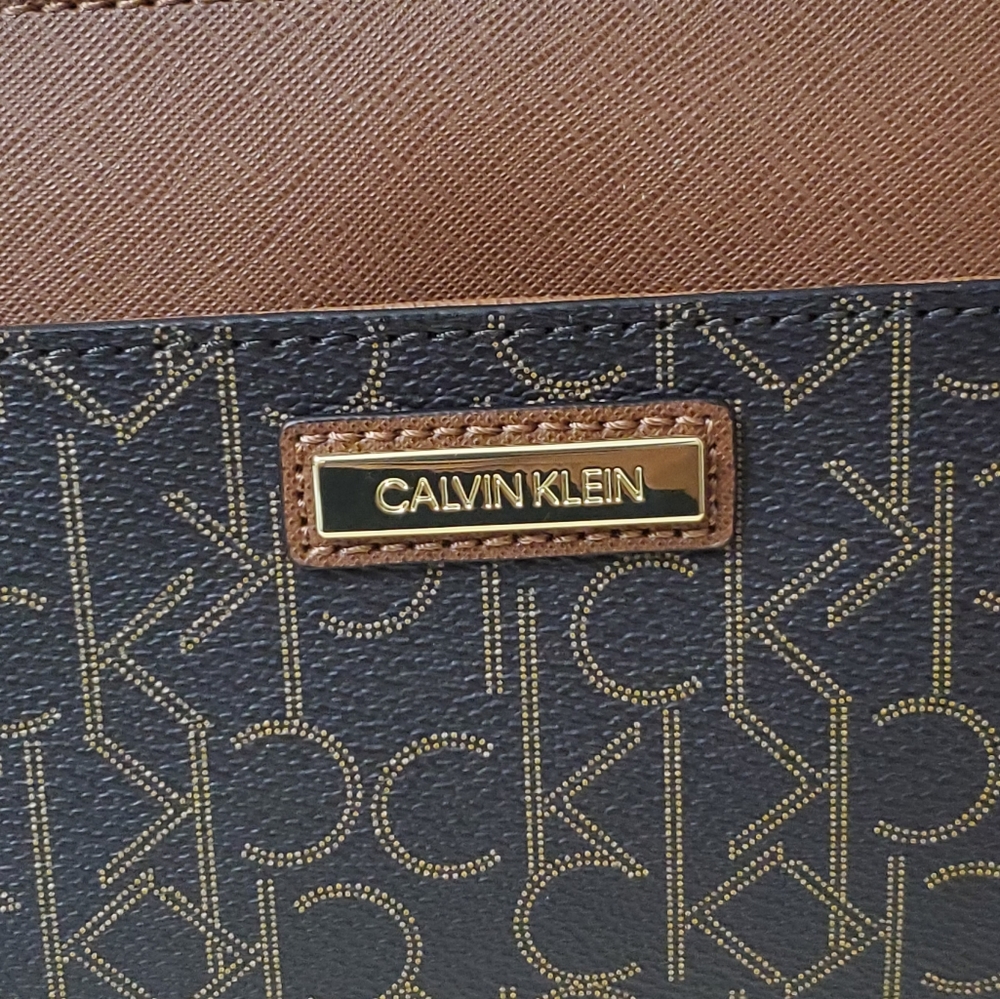 Large monogramme wristlet clutch - Picture 4 of 9